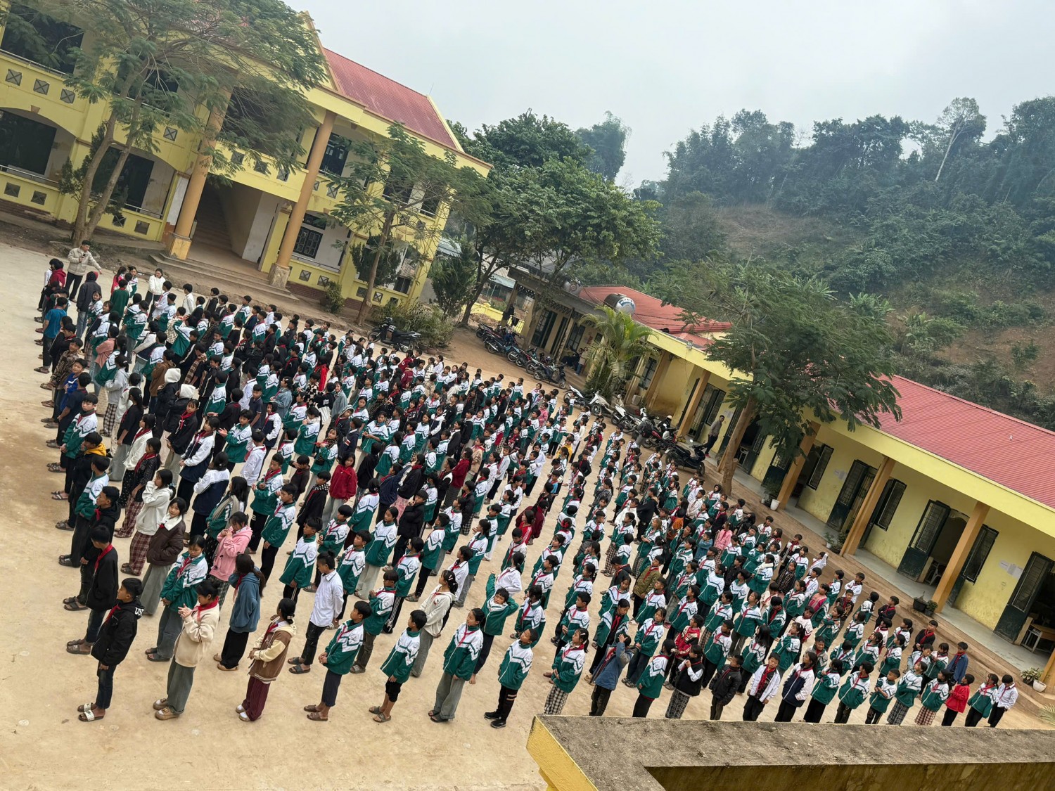 Hoạt động tập thể ra chơi giữa giờ